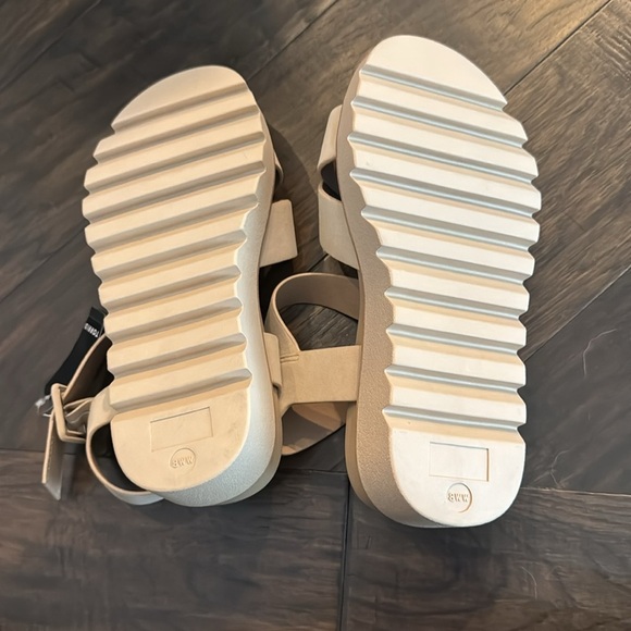 Torrid Cream Comfort Sandals with Crisscross Straps - Picture 3 of 4